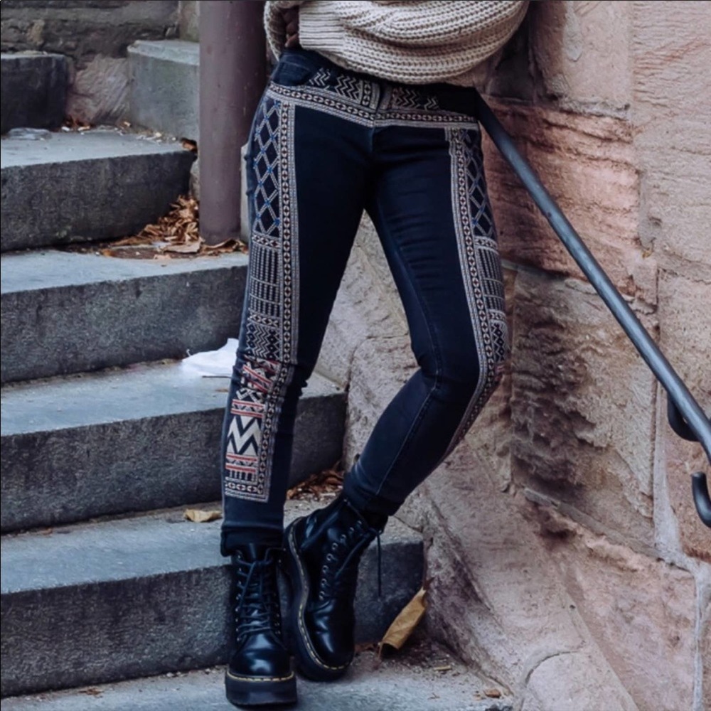 Urban Outfitters BDG Aztec Embroidered Mid Rise Twig Jeans 27 Black